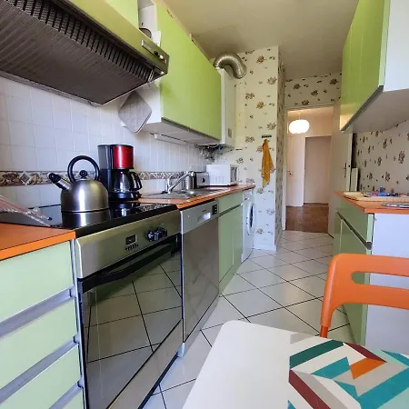 Spacious Near The Sea Apartament