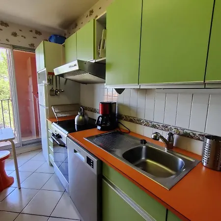 Spacious Near The Sea Apartament
