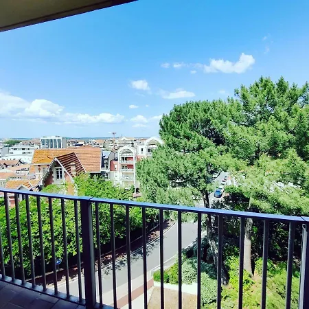 Spacious Near The Sea Apartament *