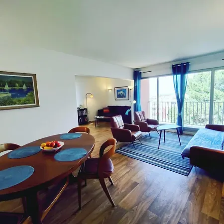 Spacious Near The Sea Apartment *