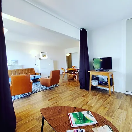 Spacious Near The Sea Apartament