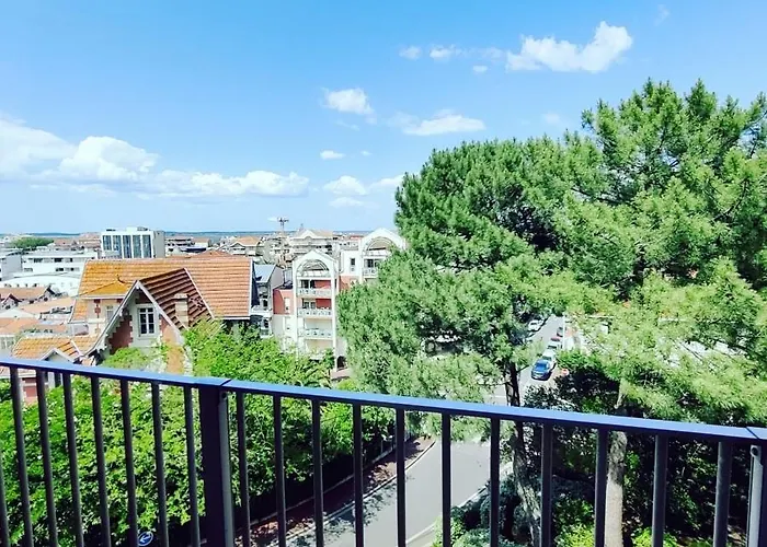 Spacious Near The Sea דירה *